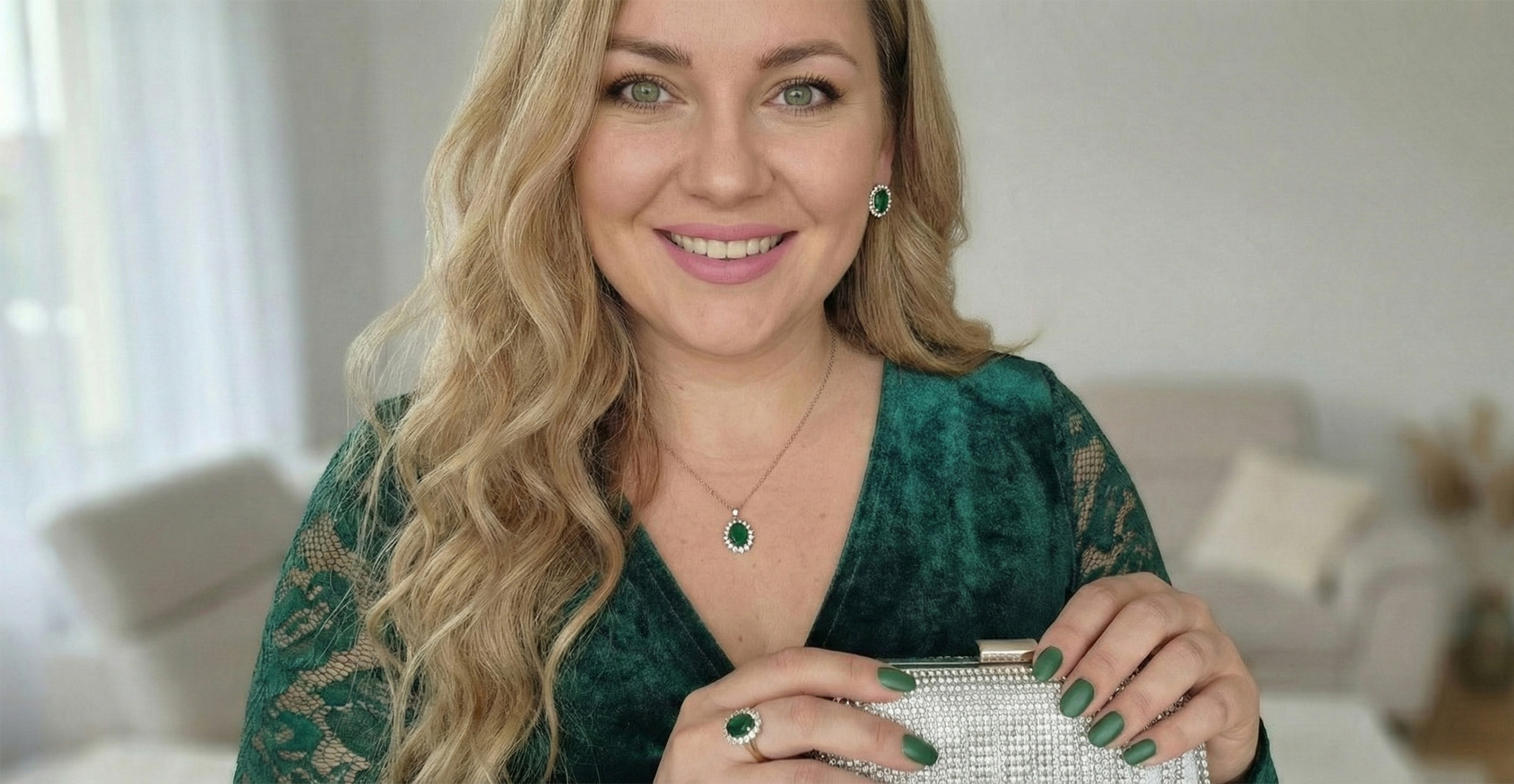 Pierścionek ze szmaragdem laboratoryjnym z inkluzjami le jardin