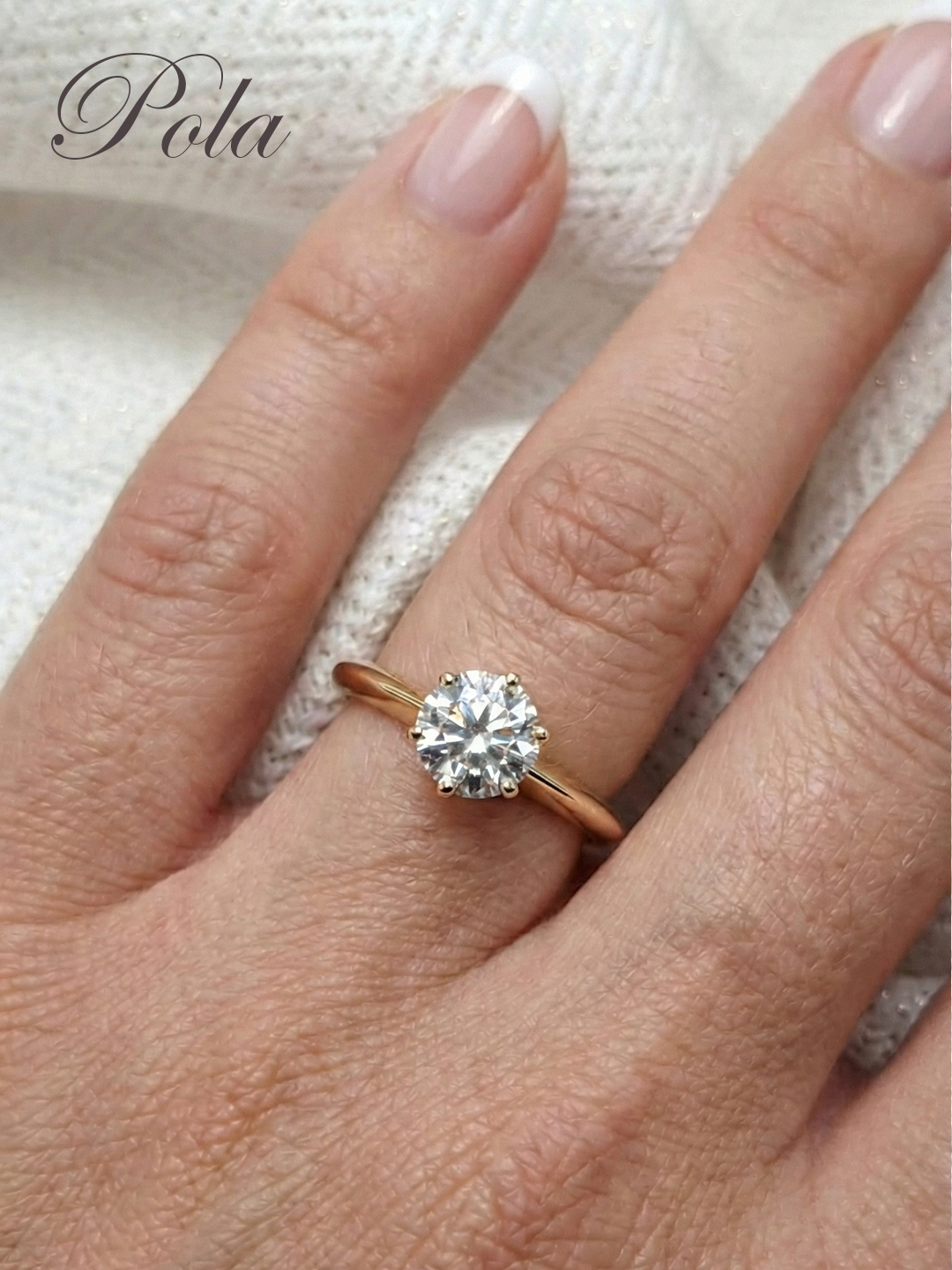 Złota biżuteria - pierścionek z moissanitem laboratoryjnym Katherine