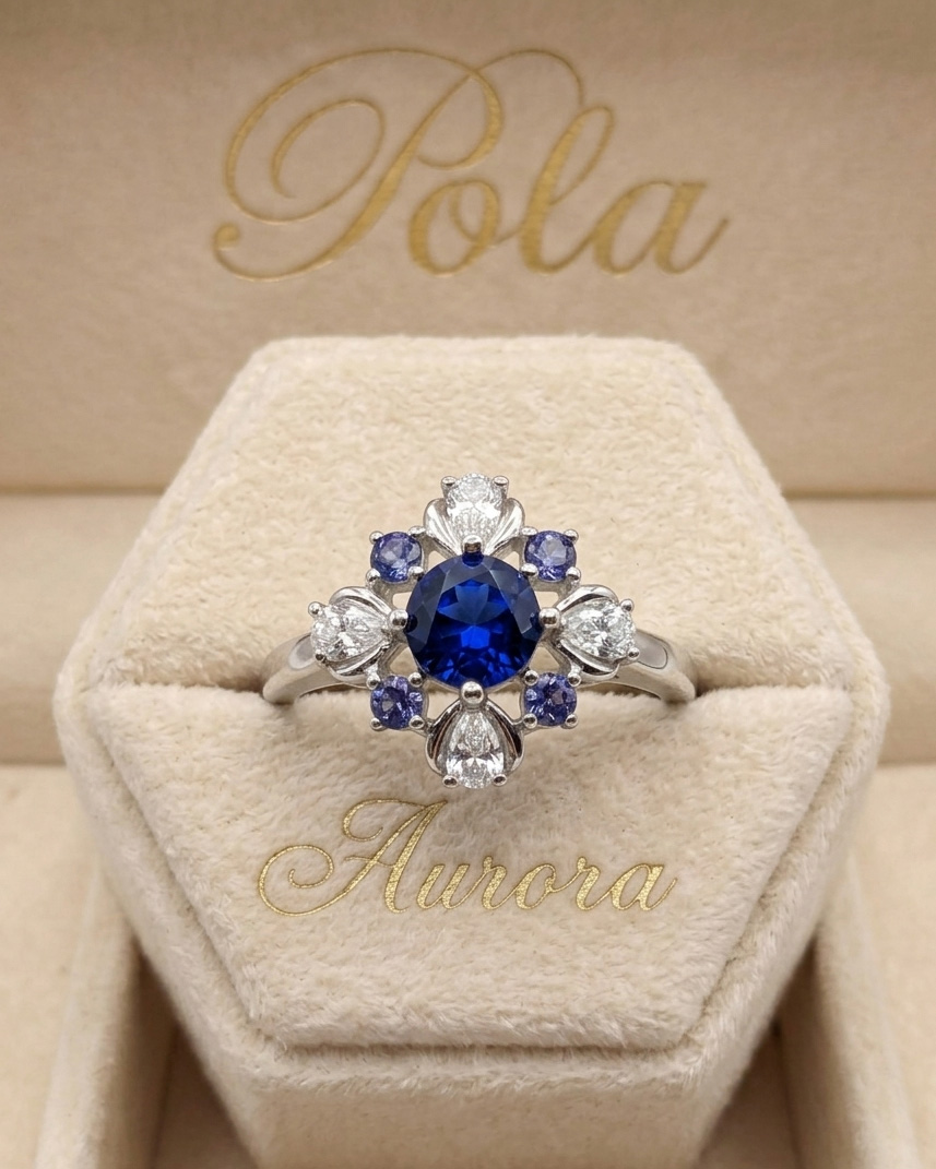 Srebrna biżuteria: Pierścionek z szafirem laboratoryjnym, kolekcja Aurora
